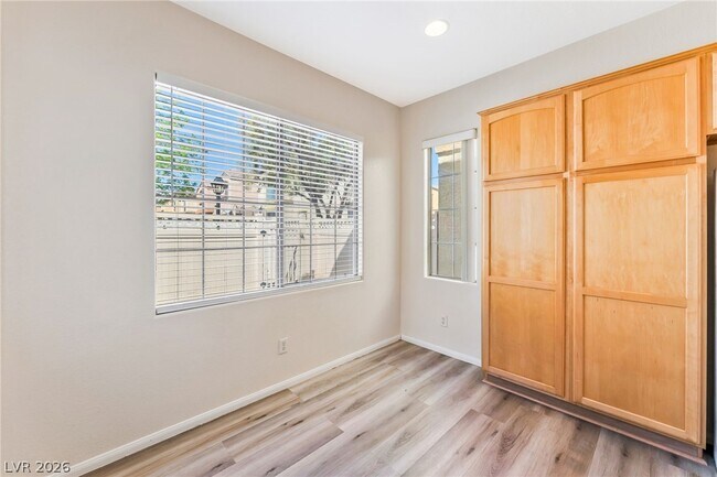 Building Photo - 6425 N Buttercup Creek St