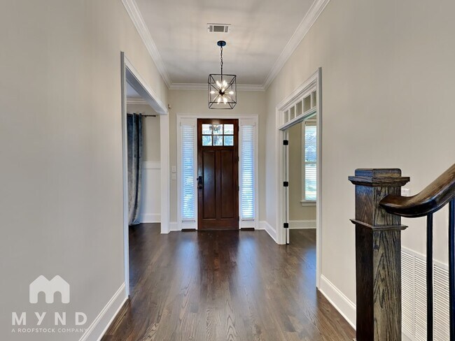 Building Photo - 2995 Manorview Ln