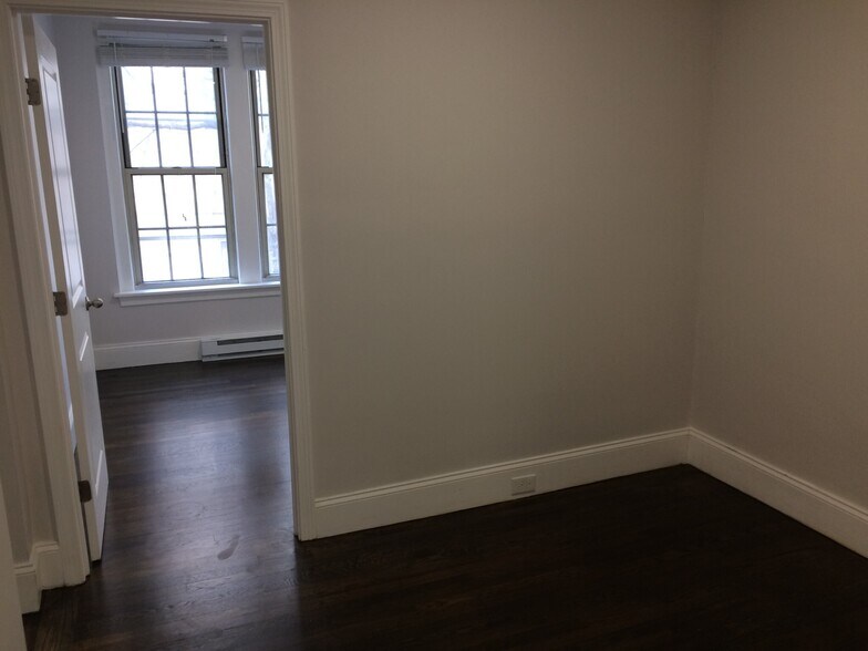 Building Photo - 28 Clearway St