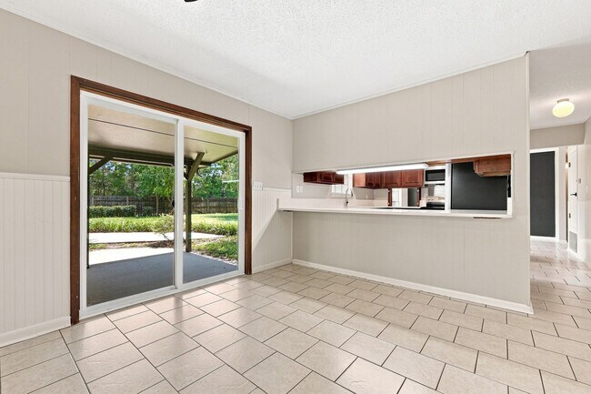Building Photo - 1510 Royal Palm Dr
