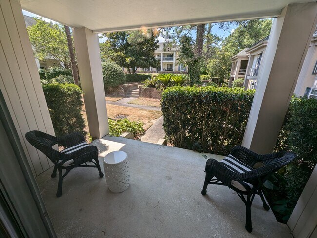 Building Photo - 3600 Chateau Dr