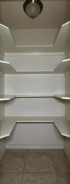 Building Photo - 1601 Jacaman Rd