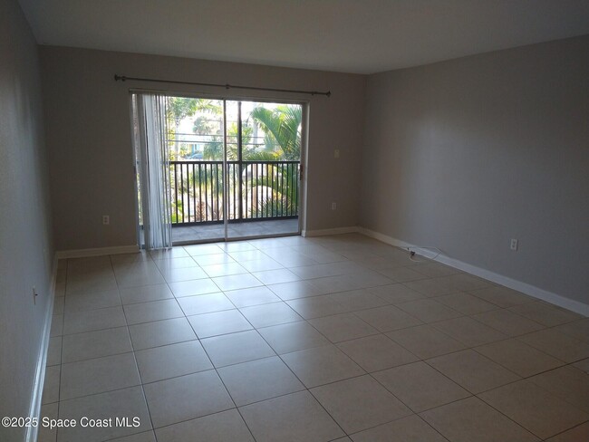 Building Photo - 1020 Pine Tree Dr