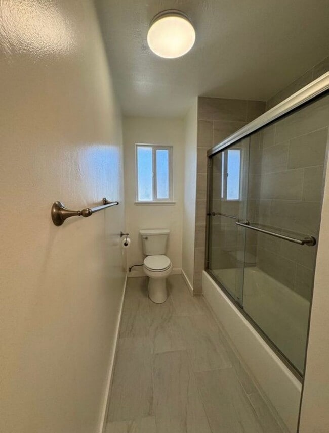 Building Photo - 455 Plum St