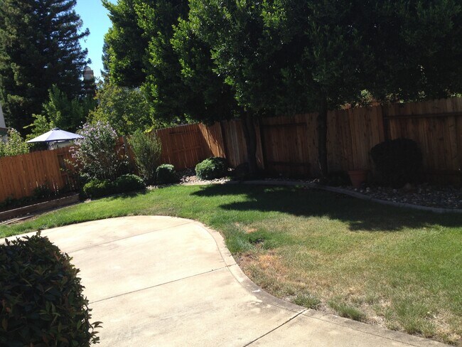 Building Photo - 3367 Chapelle Dr