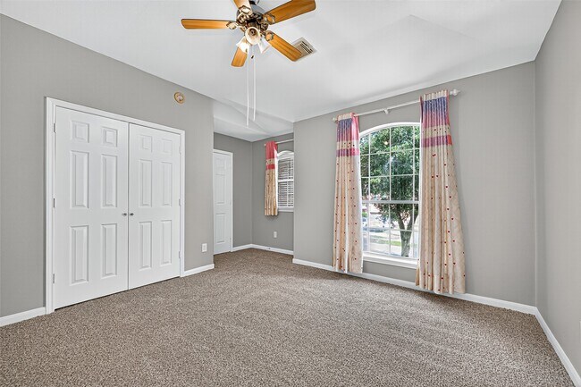 Building Photo - 2111 Castle Gardens Ln