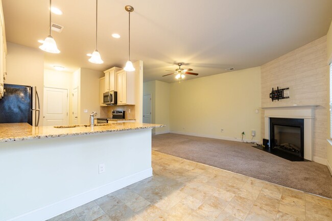 Building Photo - Spacious 3BR/2.5BA Townhouse Near Atlanta