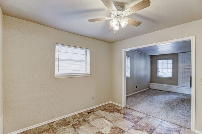 Building Photo - 4 Bedroom,2.5 Bath and 2 Car Garage Duplex with Fireplace and Prime Location Near Lake Hefner