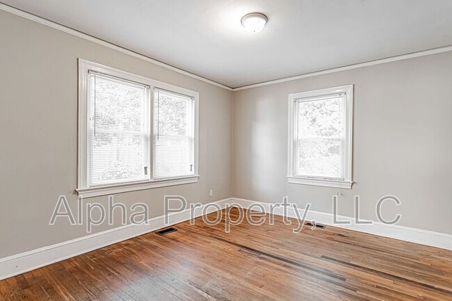 Building Photo - 102 Harvard Dr