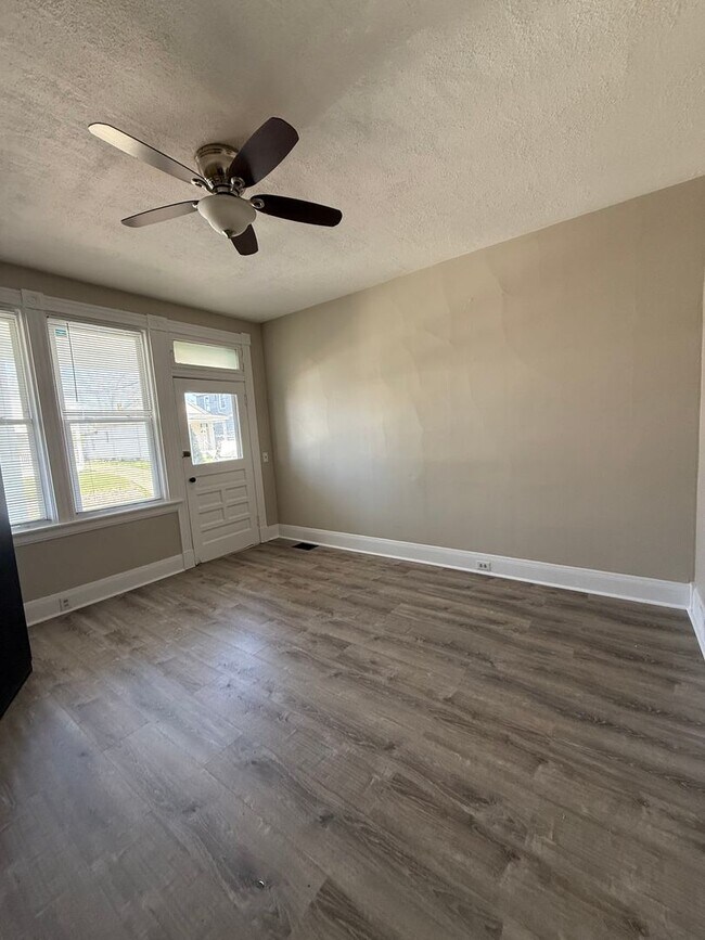 Building Photo - 1911 Elm Ave