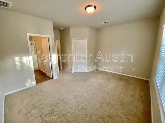 Building Photo - 516 E Slaughter Ln