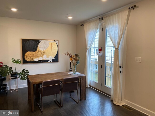 Building Photo - 730 Quarry Point Rd