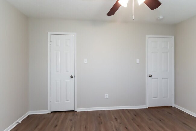 Building Photo - 906 Wisdom Dr