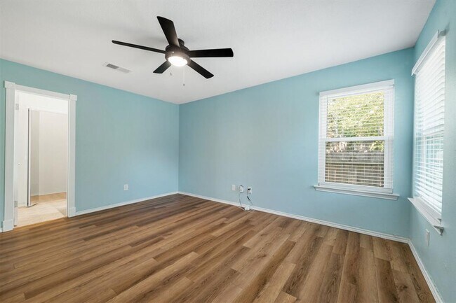 Building Photo - 4006 Alexandria Dr