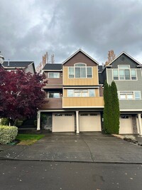 Building Photo - Beautiful 2 Story Town Home - Riverview Te...