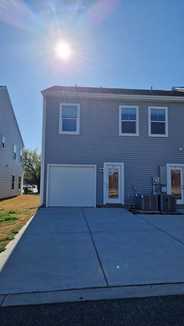Building Photo - Brand New End-Unit Townhome | 3 BR/2.5BA | 1-Car Garage | Near Downtown Mooresville