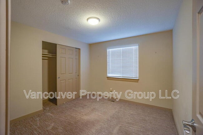 Building Photo - 1906 NE 151st Cir