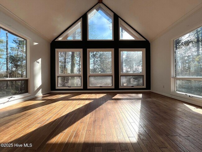 Building Photo - 7 Ash Ct