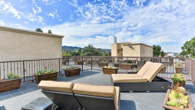 Building Photo - 4354 Teesdale Ave