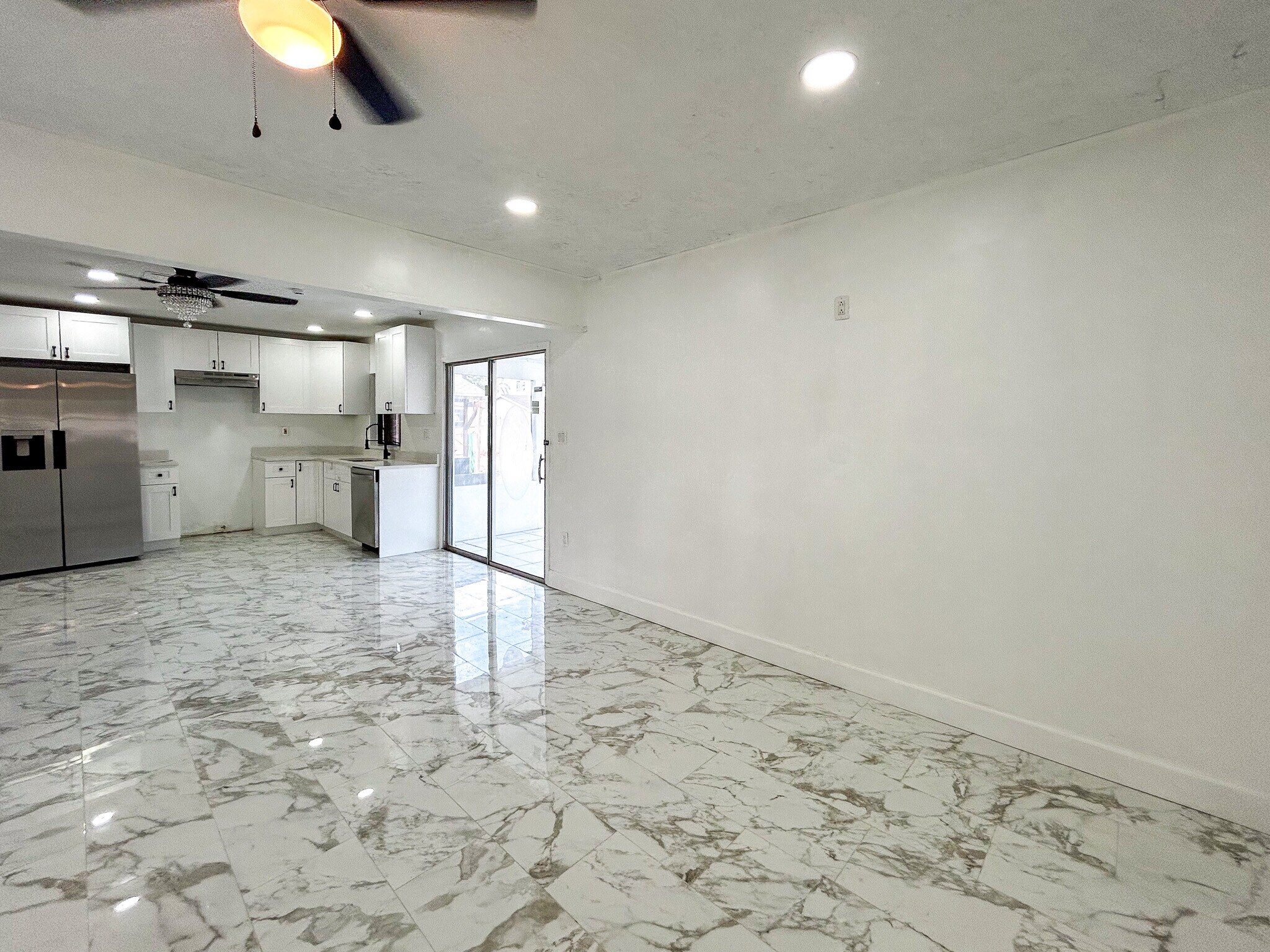 Building Photo - 325 NW Rebecca Ave