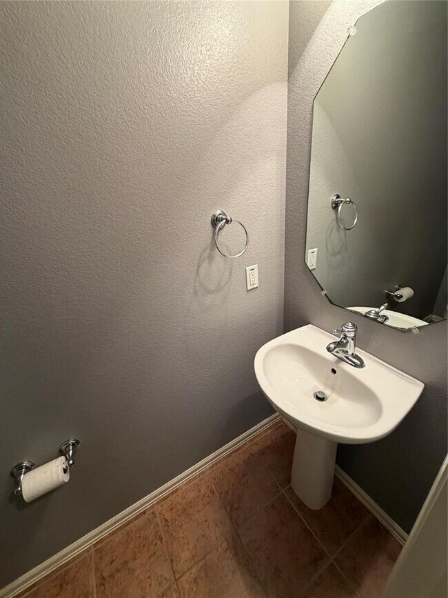 Building Photo - 500 Kingfisher Ln