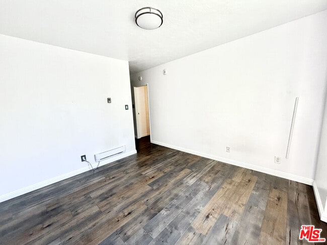 Building Photo - 250 Linden Ave