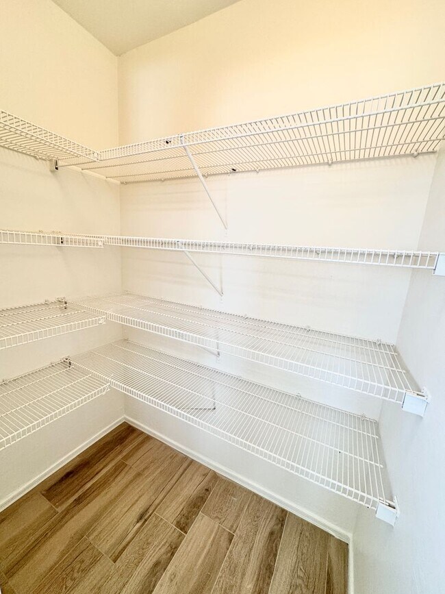 Building Photo - Remodeled 5 Bedroom/3 Bath Home. Upgraded Flooring & Kitchen!