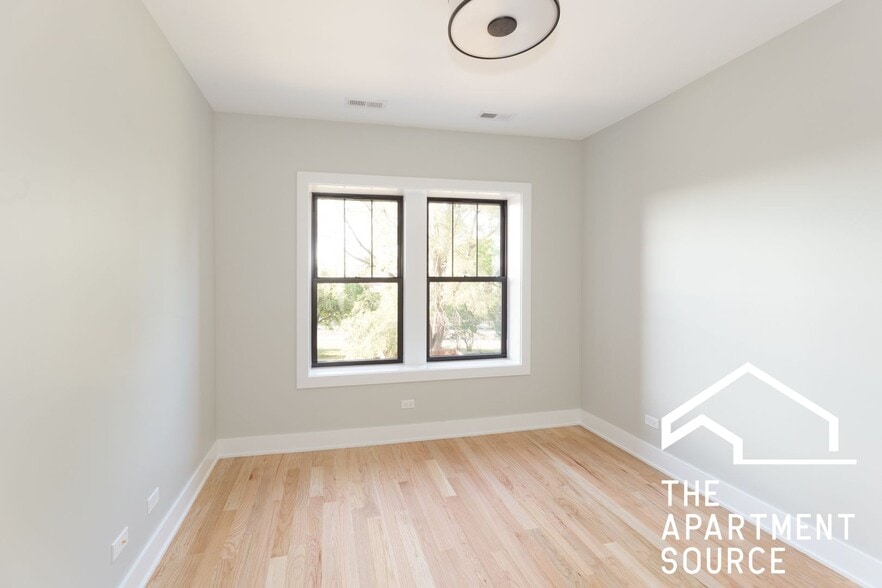 Building Photo - 2237 N Bissell St