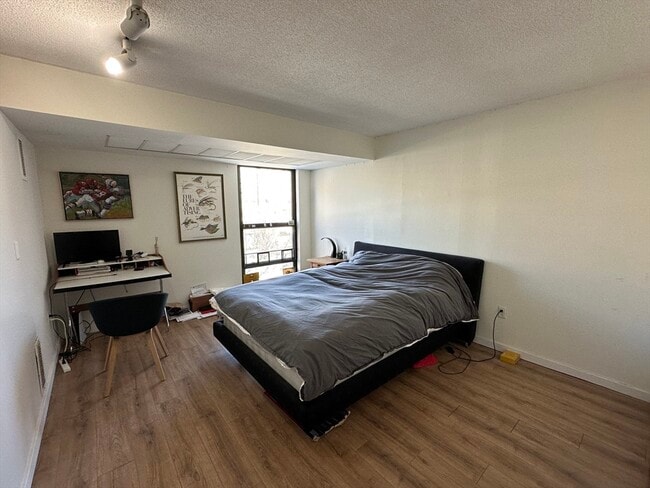 Building Photo - 566 Commonwealth Ave