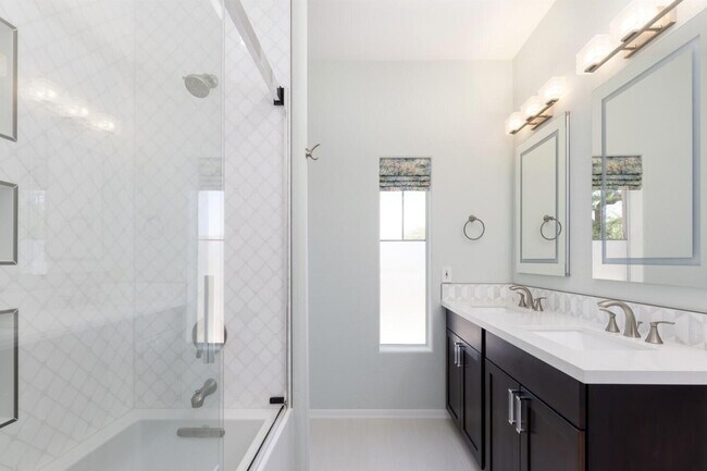 Building Photo - 7647 E Los Gatos Dr