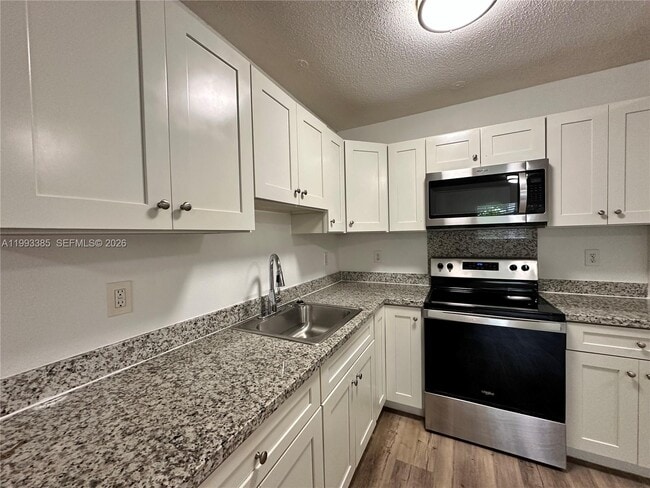 Building Photo - 3315 SW 15th Ave