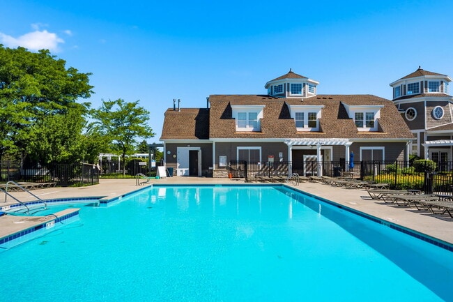Building Photo - 263 Lakeshore Dr