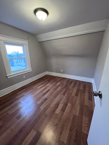 Building Photo - 29 Hilton St