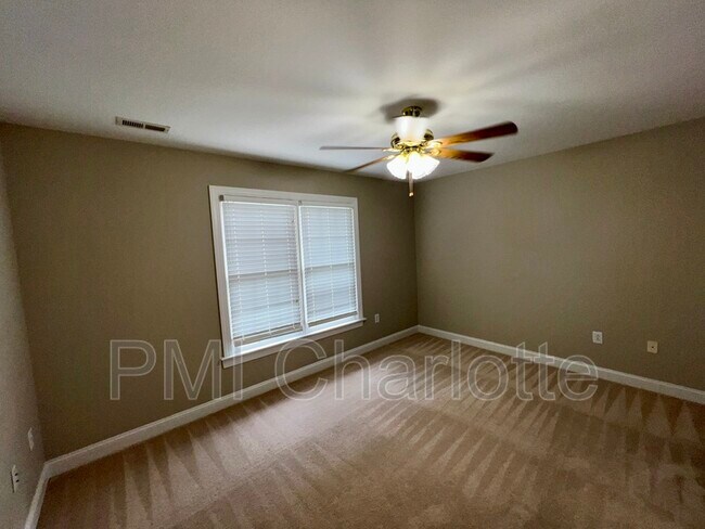 Building Photo - 4432 Shannamara Dr