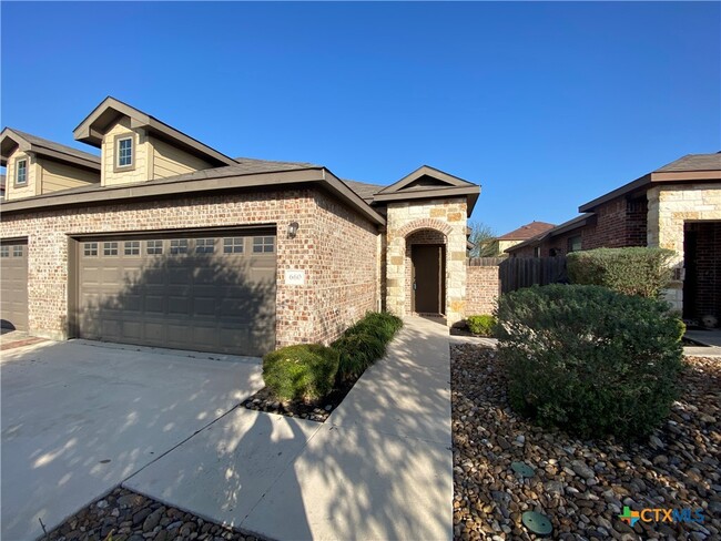 Primary Photo - 660 Creekside Cir