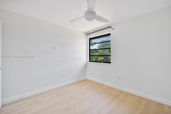 Building Photo - 3809 SW 82nd Ave