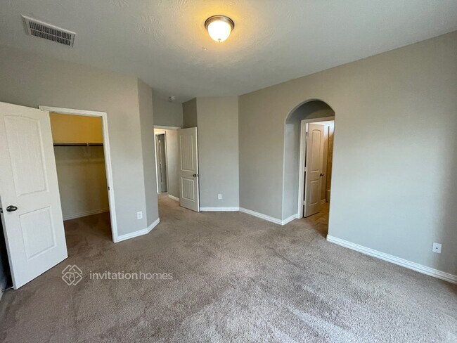 Building Photo - 30702 Basil Trace Dr