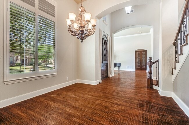 Building Photo - 901 Sandy Trail