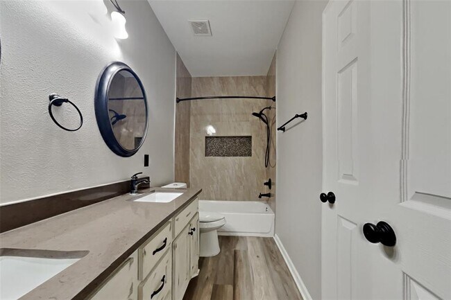 Building Photo - 4031 Echo Mountain Dr