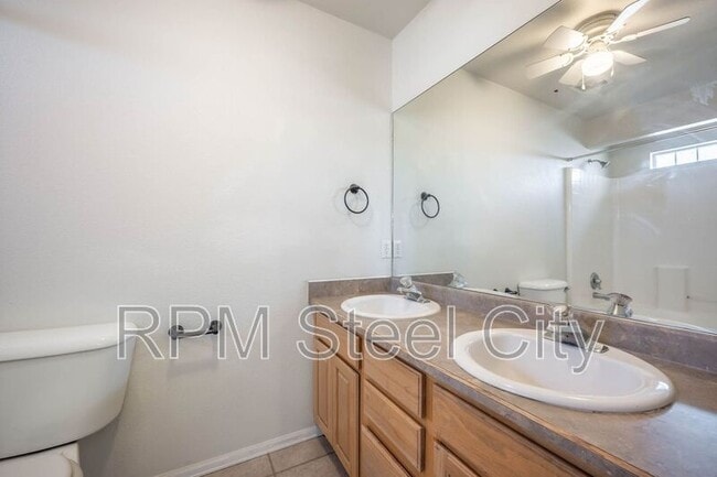 Building Photo - 265 N Paramount Ln