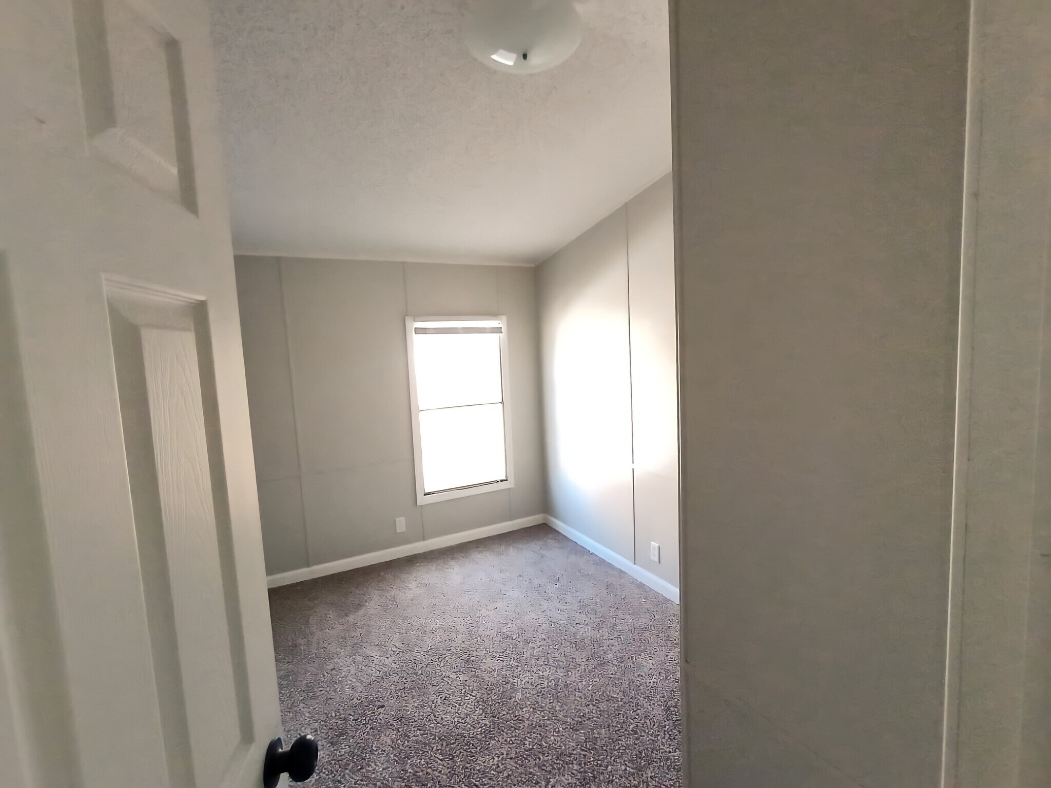 Building Photo - 83 Deerwood Park