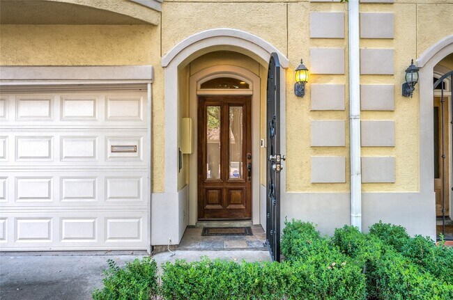 Building Photo - 3511 Yupon St