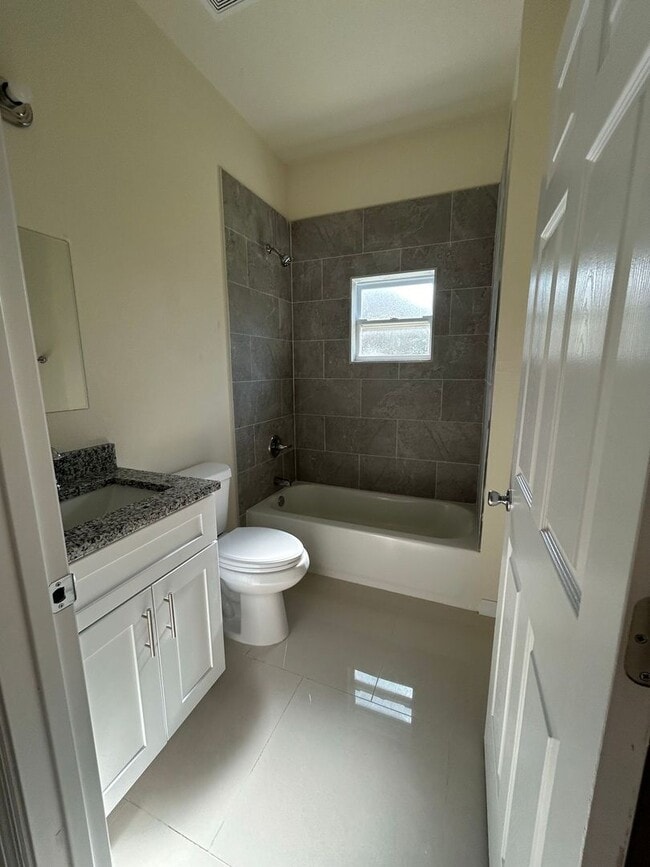 Building Photo - COZY COTTAGE 2/2 IN LAKE PLACID FL