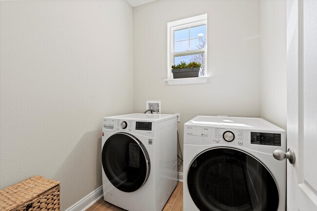 Building Photo - 97 Thistleton Wy