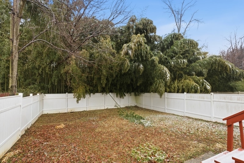 Building Photo - 8870 Pennsbury Pl