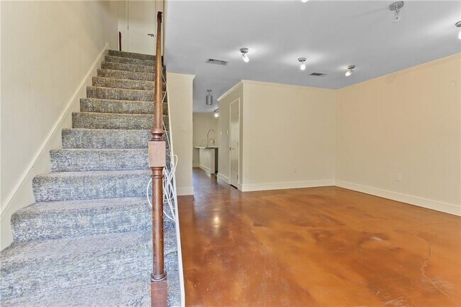 Building Photo - 2663 Toulon Dr