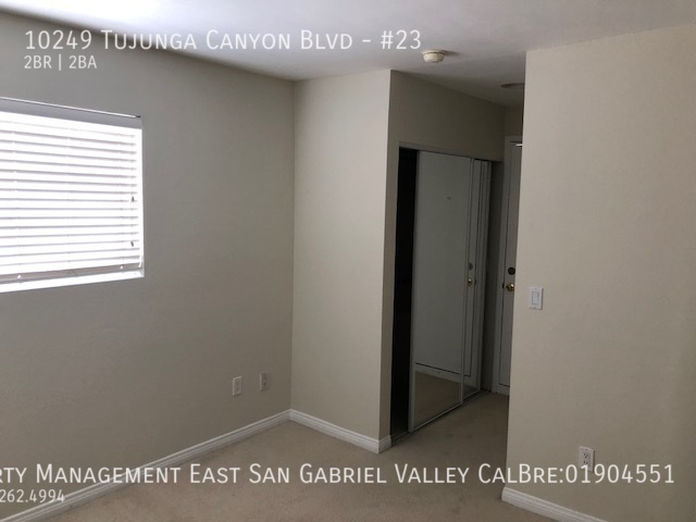 Building Photo - GORGEOUS REMODELED TWO BEDROOM CONDO IN TU...