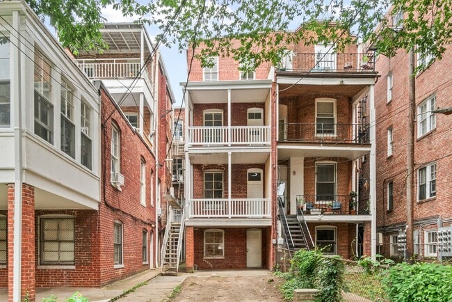 Building Photo - Spacious 6BR/2.5BA in CV AVAILABLE June 2026