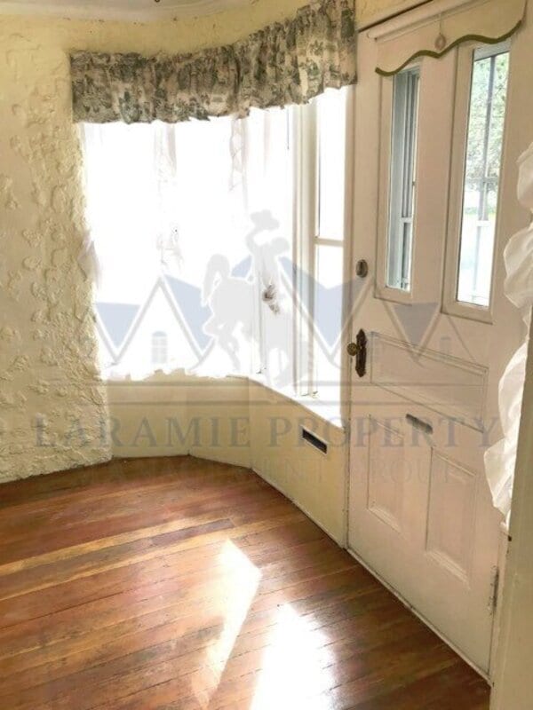 Building Photo - 911 E Steele St