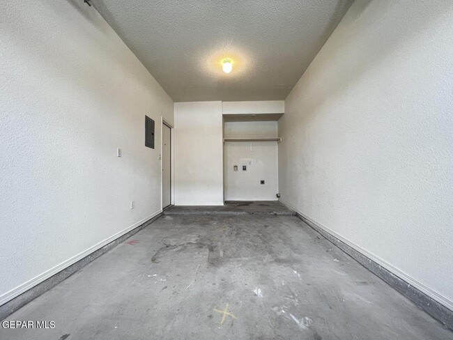 Building Photo - 5913 Cielo De Oro Pl